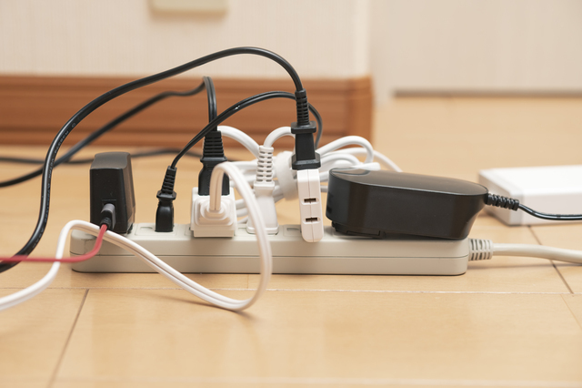 スマホ充電 タコ足配線,赤ちゃん,危険,防止