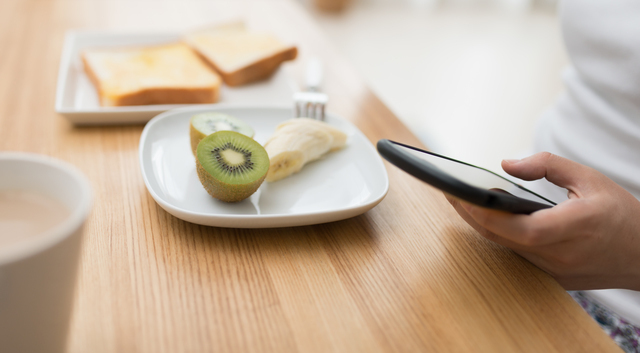 ながらスマホ,食事マナー,