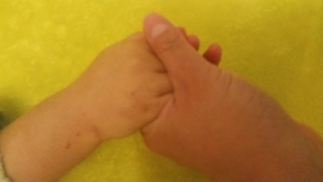 手をつなぐ親子,上の子,親子,デート