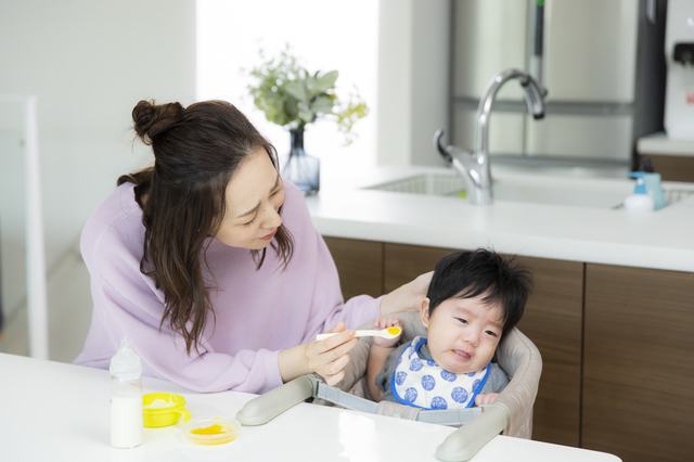 離乳食を嫌がる赤ちゃん,離乳食,ほうれん草,