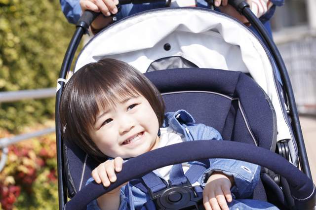 ベビーカーにのる子ども,B型ベビーカー ,