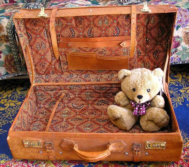 アンティークカバンとクマ,絵本,収納,