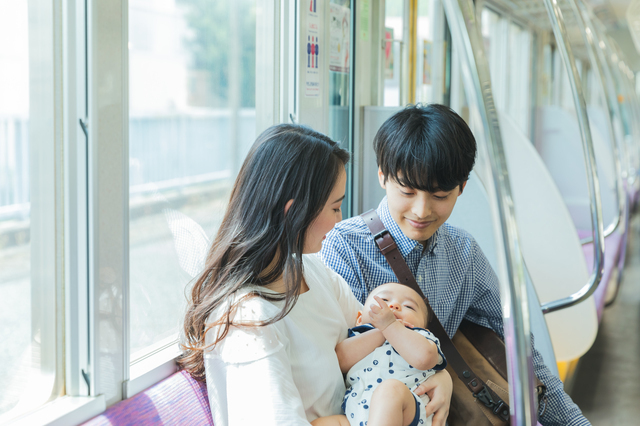 おでかけするファミリー,ミルク,旅行,帰省