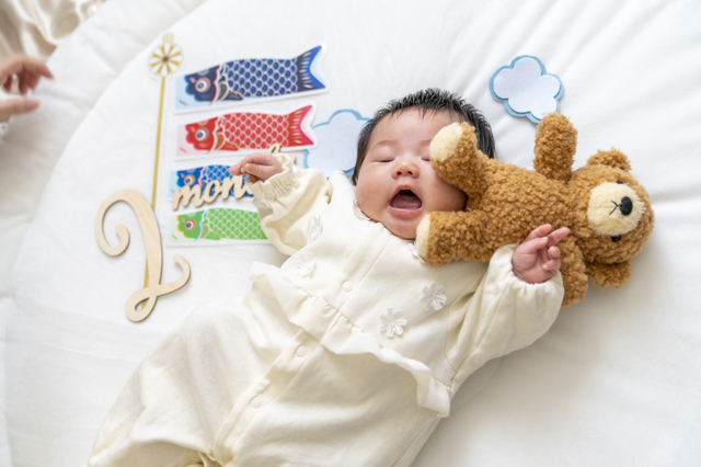 赤ちゃんとぬいぐるみ,赤ちゃん,月齢フォト,無料テンプレート